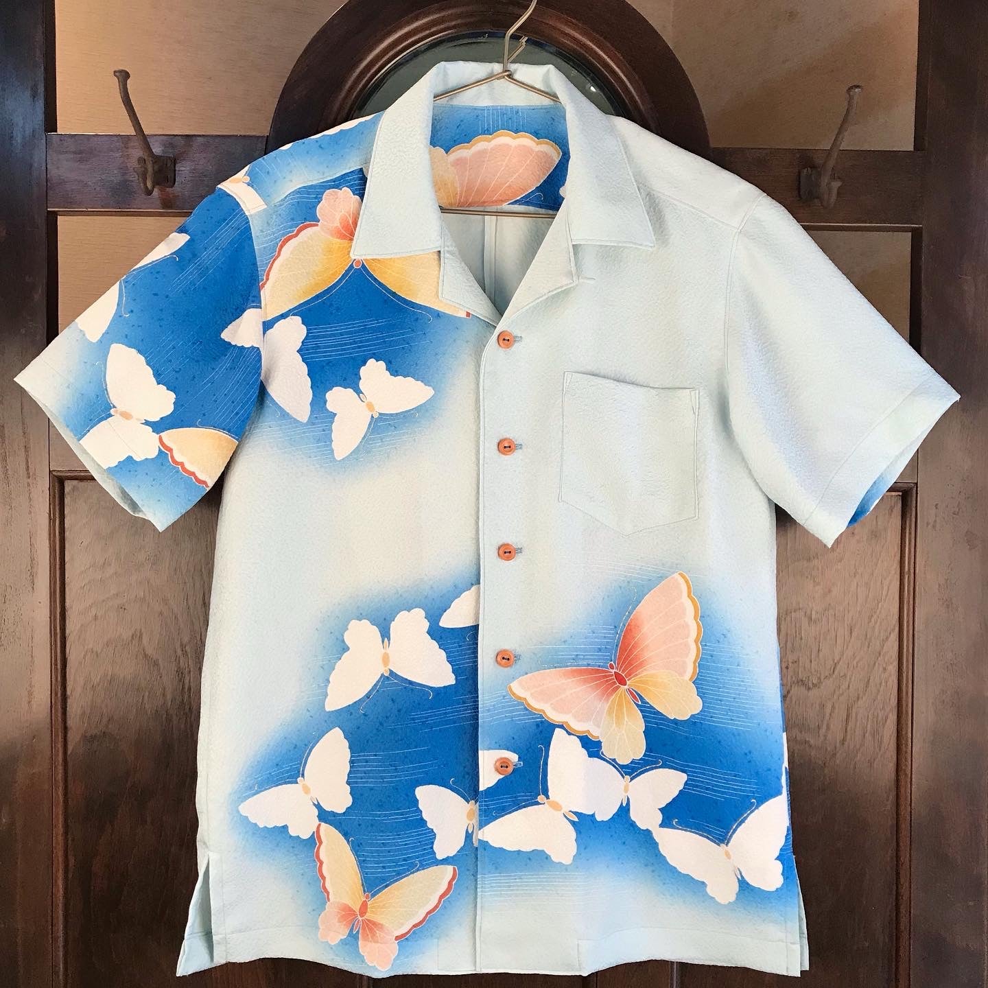 着物リメイクアロハシャツ 「白藍の蝶」 – JAPON YOKO