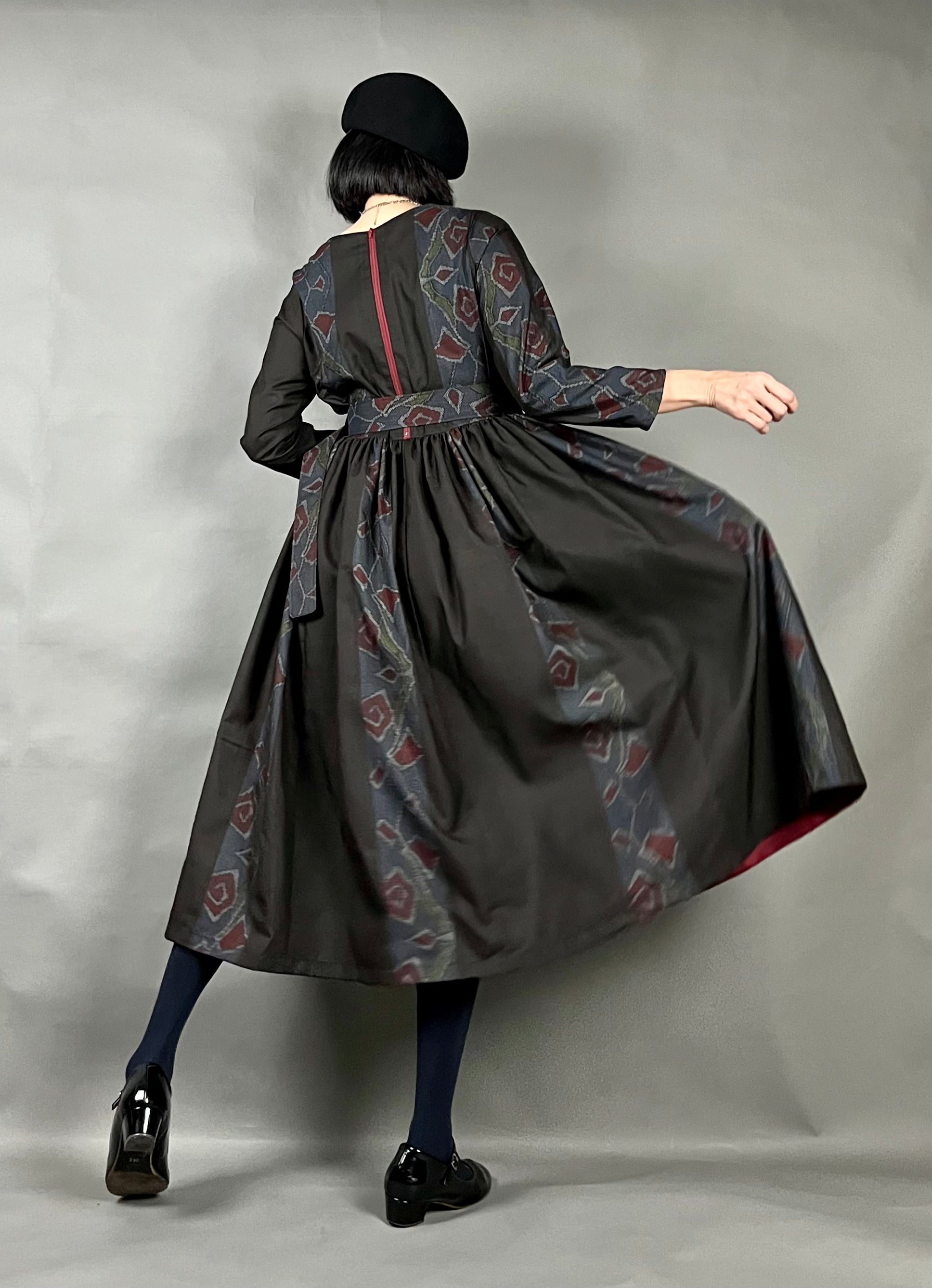 大島紬】着物リメイク薔薇ラインワンピースドレス – JAPON YOKO 大島紬】着物リメイク薔薇ラインワンピースドレス – JAPON YOKO