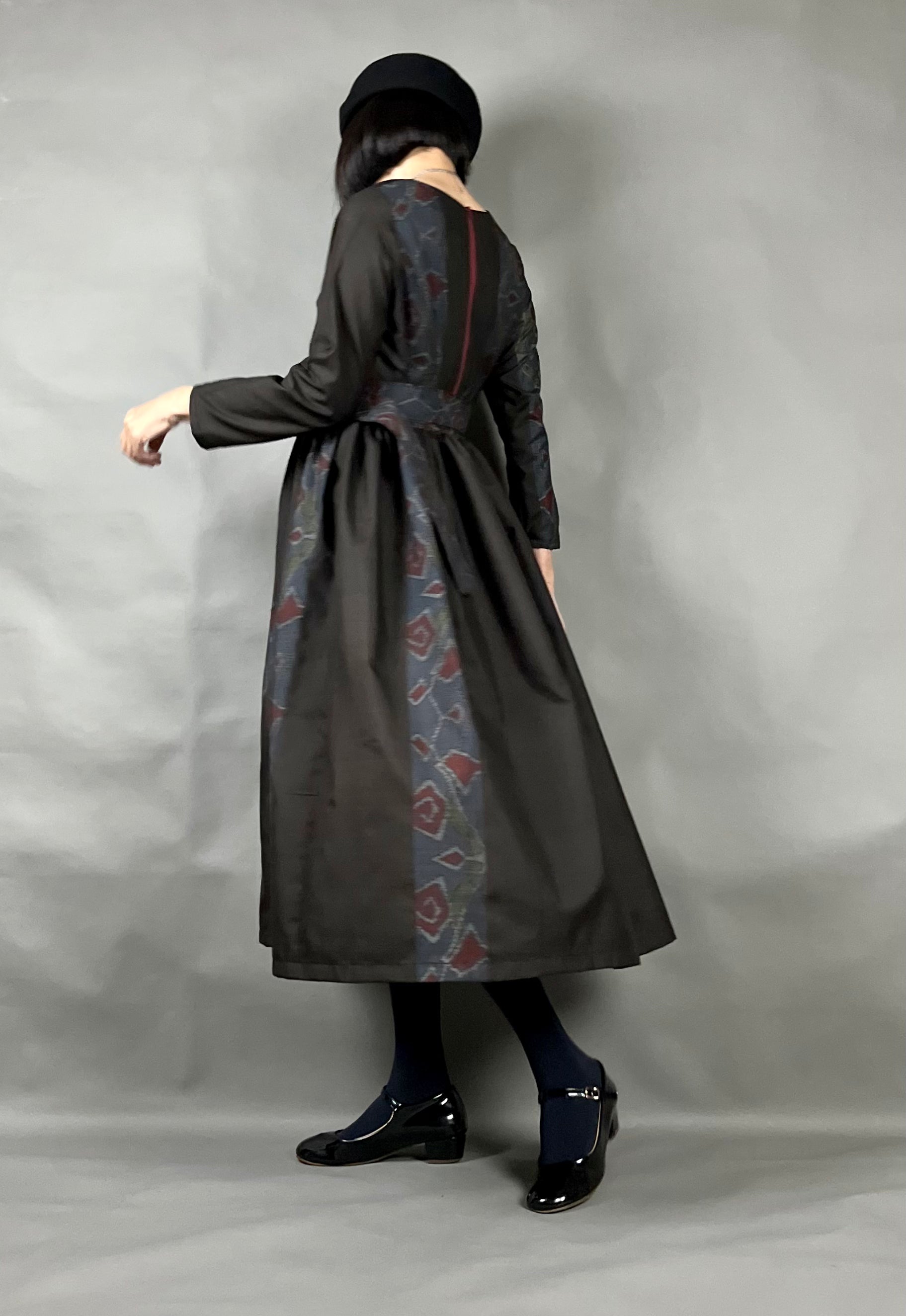 大島紬】着物リメイク薔薇ラインワンピースドレス – JAPON YOKO 大島紬】着物リメイク薔薇ラインワンピースドレス – JAPON YOKO